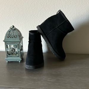 UGG Wedge Booties 🖤